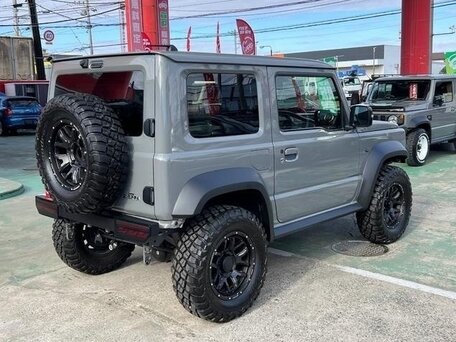 2021 Suzuki Jimny Sierra IV, серый, 1380000 рублей, вид 2