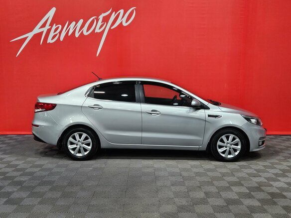 2015 Kia Rio III Рестайлинг, серебристый, 990000 рублей - вид 6