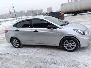 2014 Hyundai Solaris I, серебристый, 950000 рублей, вид 3