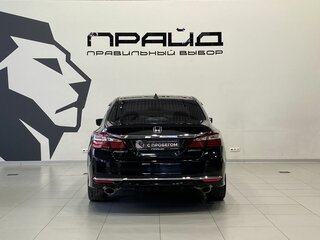 2017 Honda Accord IX Рестайлинг, чёрный, 1789900 рублей, вид 5