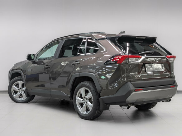 2020 Toyota RAV4 V (XA50), коричневый, 2955000 рублей - вид 6