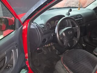 2013 Skoda Fabia II Рестайлинг, красный, 420000 рублей, вид 4