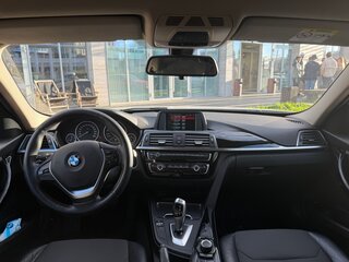 2017 BMW 3 серии 320i xDrive VI (F3x) Рестайлинг, белый, 2400000 рублей, вид 3