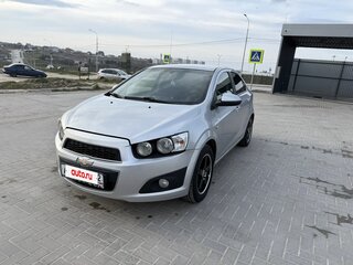 2013 Chevrolet Aveo II, серебристый, 650000 рублей, вид 1