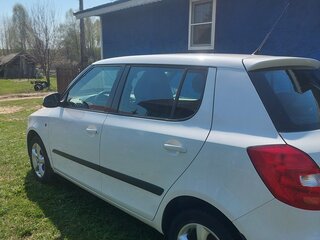 2011 Skoda Fabia II Рестайлинг, белый, 500000 рублей, вид 2
