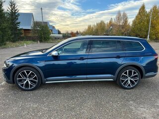 2020 Volkswagen Passat Alltrack B8 Рестайлинг, синий, 3500000 рублей, вид 5