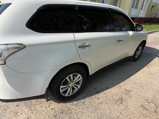 2014 Mitsubishi Outlander III Рестайлинг, белый, 1700000 рублей, вид 5