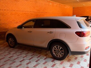2019 Kia Sorento III Prime Рестайлинг, белый, 2350000 рублей, вид 3