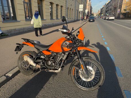 2024 Royal Enfield Himalayan, оранжевый, 460000 рублей, вид 2
