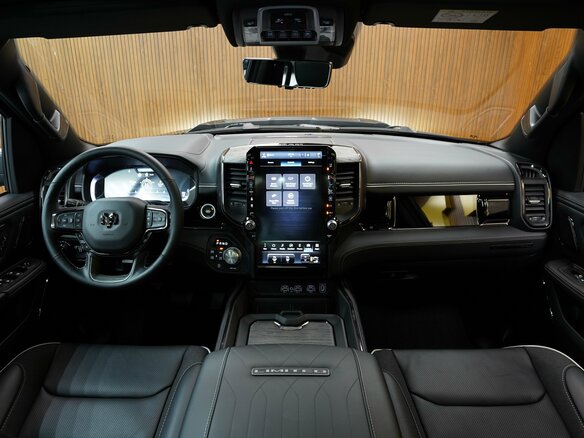 2026 Ram 1500 Crew Cab V Рестайлинг, чёрный - вид 13