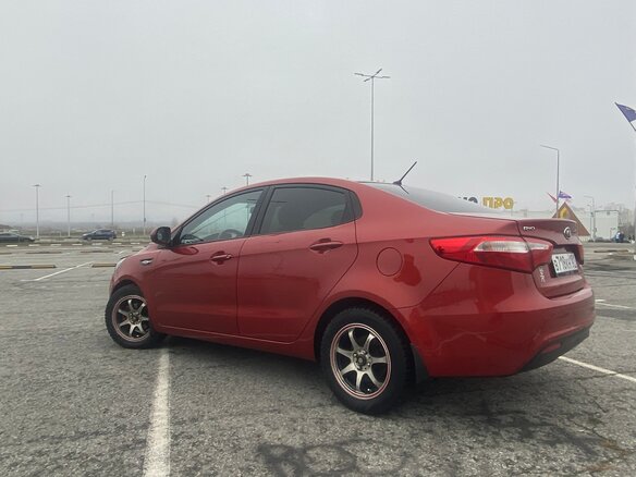 2012 Kia Rio III, красный, 700000 рублей - вид 5