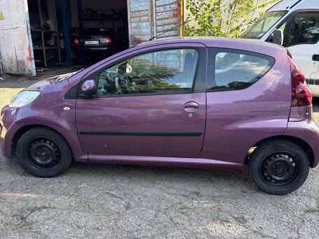 2012 Peugeot 107 I Рестайлинг, фиолетовый, 480000 рублей, вид 4