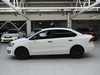 2017 Volkswagen Polo V Рестайлинг, белый, 570000 рублей, вид 4