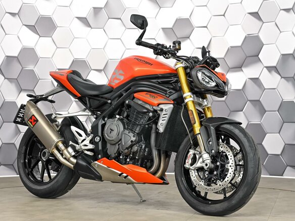 2022 Triumph Speed Triple, оранжевый, 1377000 рублей