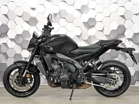 2024 Yamaha MT-09 (FZ-09), чёрный, 1199000 рублей, вид 4