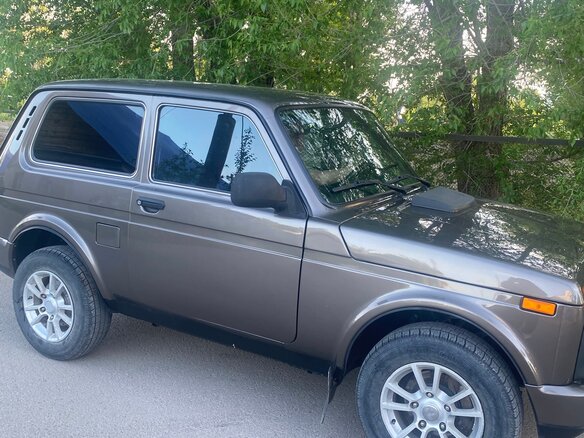 2017 Lada (ВАЗ) 2121 (4x4) Urban I Рестайлинг, коричневый, 610000 рублей - вид 3