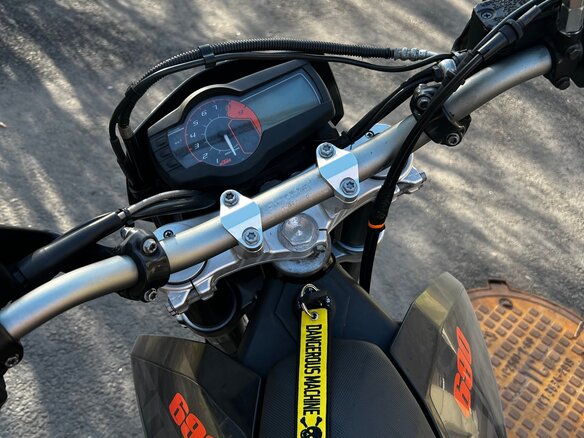 2011 KTM 690 SMC, оранжевый, 450000 рублей - вид 5