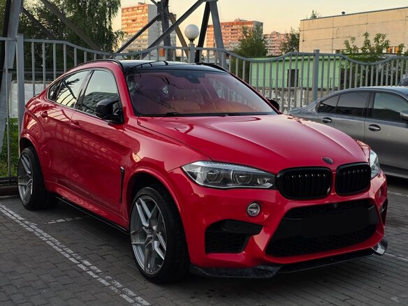 2015 BMW X6 50i II (F16), красный, 3850000 рублей - вид 1