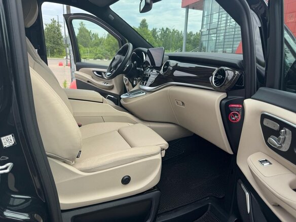 2023 Mercedes-Benz V-Класс 300 d компактный III (W447) Рестайлинг, чёрный - вид 1