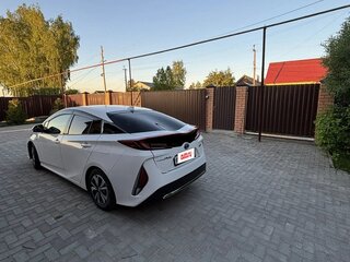 2017 Toyota Prius PHV ZVW52 IV (XW50), белый, 1799000 рублей, вид 3
