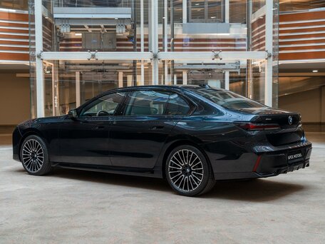 2025 BMW 7 серии 740d xDrive VII (G70), чёрный, 17290000 рублей, вид 4