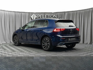 2021 Volkswagen Golf VIII, синий, 2880000 рублей, вид 4