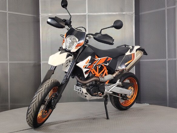2015 KTM 690 SMC, белый, 627000 рублей - вид 3