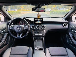 2017 Mercedes-Benz A-Класс 160 III (W176) Рестайлинг, белый, 1450000 рублей, вид 3