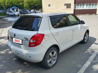 2012 Skoda Fabia II Рестайлинг, белый, 800000 рублей, вид 4