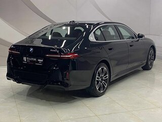 2025 BMW 5 серии Long 530Li xDrive VIII (G60/G61/G68), чёрный, 8199000 рублей, вид 4