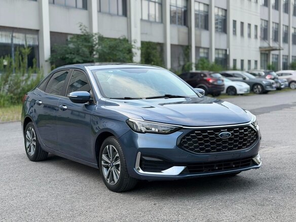 2021 Ford Escort VI Рестайлинг 2, синий, 880000 рублей