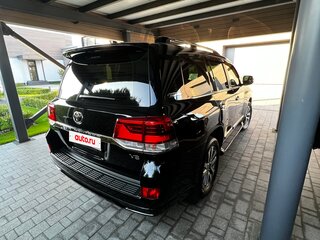2017 Toyota Land Cruiser 200 Series Рестайлинг 2, чёрный, 8990000 рублей, вид 4