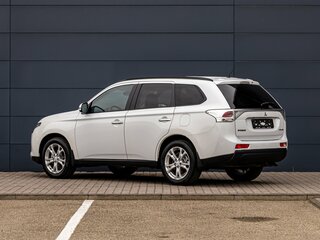 2014 Mitsubishi Outlander III, белый, 1555000 рублей, вид 4