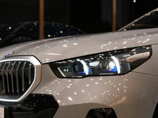 2024 BMW 5 серии 530i xDrive VIII (G60/G61/G68), серый, 7535000 рублей, вид 3