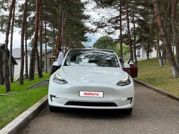 2023 Tesla Model Y Long Range Dual Motor I, белый, 2890000 рублей - вид 3