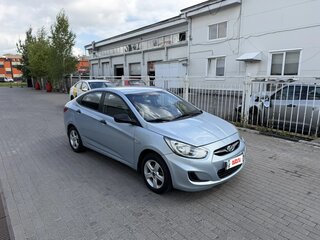 2013 Hyundai Solaris I, серый, 675000 рублей, вид 3