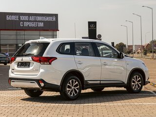 2021 Mitsubishi Outlander III Рестайлинг 3, белый, 1695000 рублей, вид 5