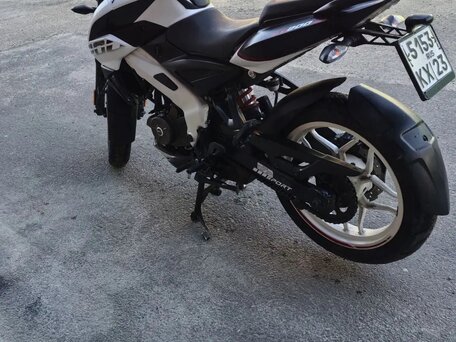 2021 Bajaj Pulsar NS 200, белый, 265000 рублей, вид 4