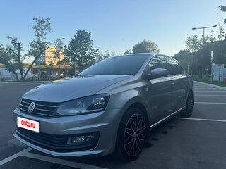 2017 Volkswagen Polo V Рестайлинг, серебристый, 1350000 рублей, вид 2