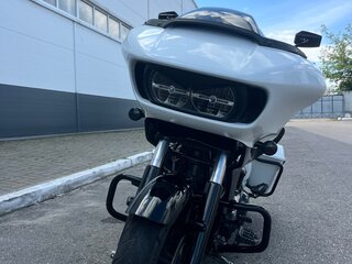 2017 Harley-Davidson Road Glide Limited, белый, 1899000 рублей, вид 3