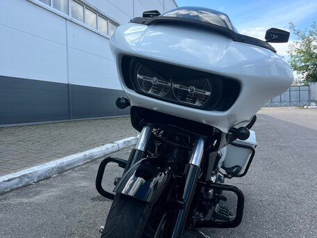 2017 Harley-Davidson Road Glide Limited, белый, 1899000 рублей, вид 3