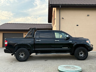 2019 Toyota Tundra CrewMax II Рестайлинг, чёрный, 6900000 рублей, вид 4