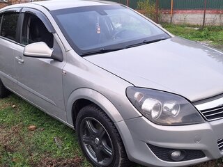2010 Opel Astra H Рестайлинг, серебристый, 450000 рублей, вид 1