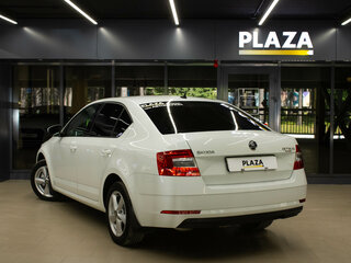 2018 Skoda Octavia III (A7) Рестайлинг, белый, 1450000 рублей, вид 3