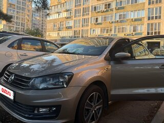 2018 Volkswagen Polo V Рестайлинг, золотистый, 1150000 рублей, вид 3