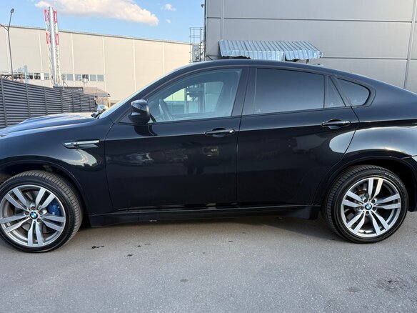 2013 BMW X6 M I (E71) Рестайлинг, чёрный, 2655000 рублей - вид 2