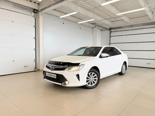 2015 Toyota Camry VII (XV50) Рестайлинг, белый, 2149900 рублей, вид 1
