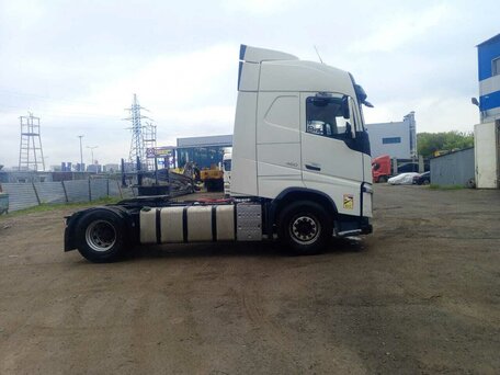 2017 Volvo FH, белый, 5500000 рублей, вид 2