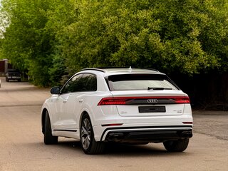 2022 Audi Q8 55 TFSI I (4M), белый, 9900000 рублей, вид 3