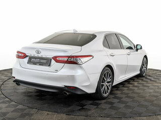 2021 Toyota Camry VIII (XV70) Рестайлинг, белый, 3030000 рублей, вид 5